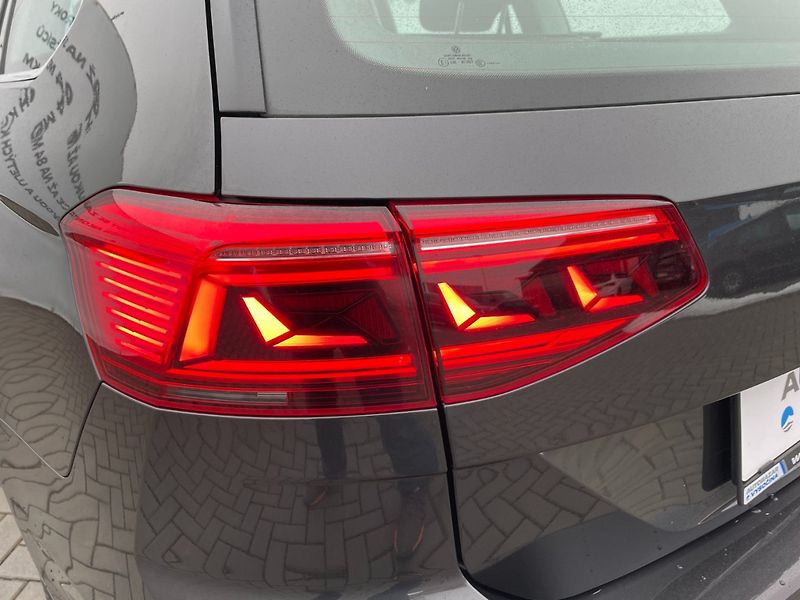 Volkswagen Passat (2021) Com. Style Business DSG! Navi! - fotka 10 z 40