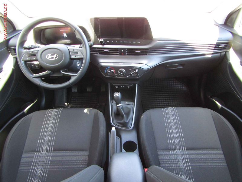 Hyundai i20 (2024) 1.2i, 1.maj,ČR, AC, navi - fotka 8 z 22