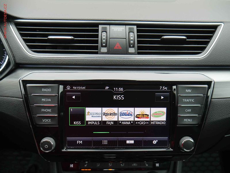 Škoda Superb (2017) 1.6TDi, Style, DSG, bixen - fotka 17 z 21