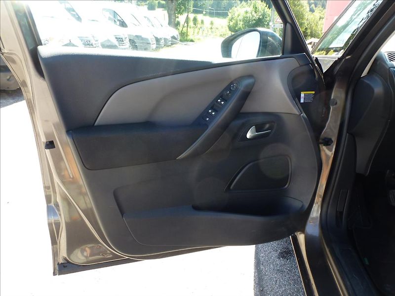 Citroën C4 Picasso 1,2 PureTech 130 6MAN Turbo  S - fotka 14 z 46