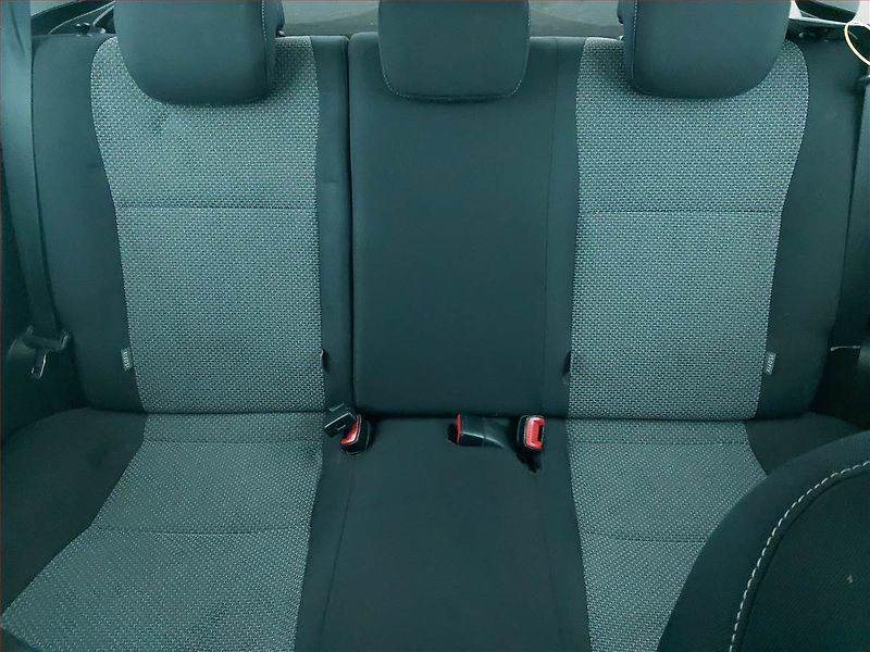 Toyota Yaris (2015) 1.5 Hybrid, Automat - fotka 10 z 16