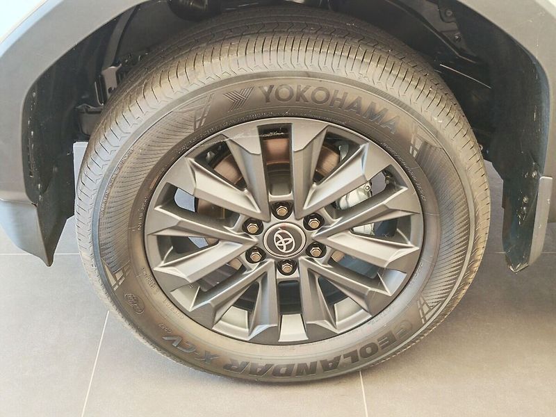 Toyota Land Cruiser 2.8 D-4D 204 k Executive AT - fotka 7 z 43
