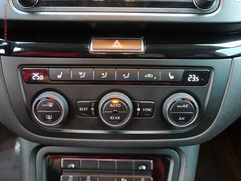 Volkswagen Sharan (2015) 2.0TDi, ČR, Highline, DSG - fotka 19 z 25