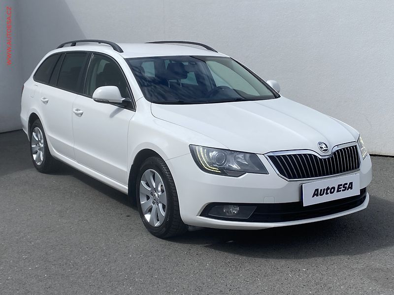 Škoda Superb (2015) 2.0TDi, Active, bixen, park - fotografie inzerátu