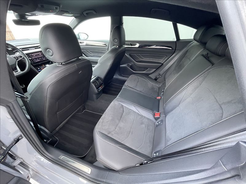 Volkswagen Arteon 2,0 TSI DSG R-Line Kamera - fotka 17 z 24