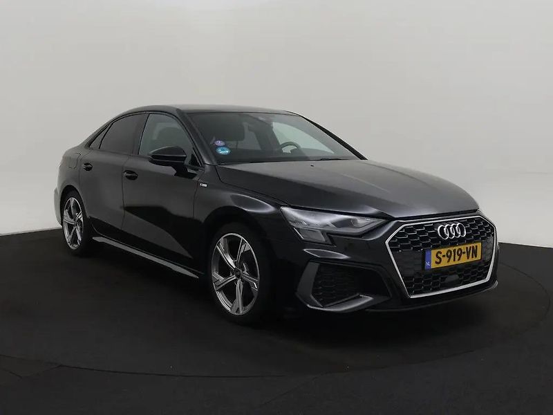 Audi A3 35TFSI 110kW Aut S-Line DPH TZ - fotka 2 z 13