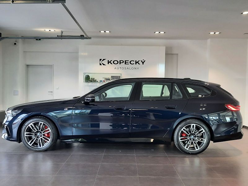 BMW Řada 5 (2025) 540d xDrive Touring M Sport - fotka 4 z 14