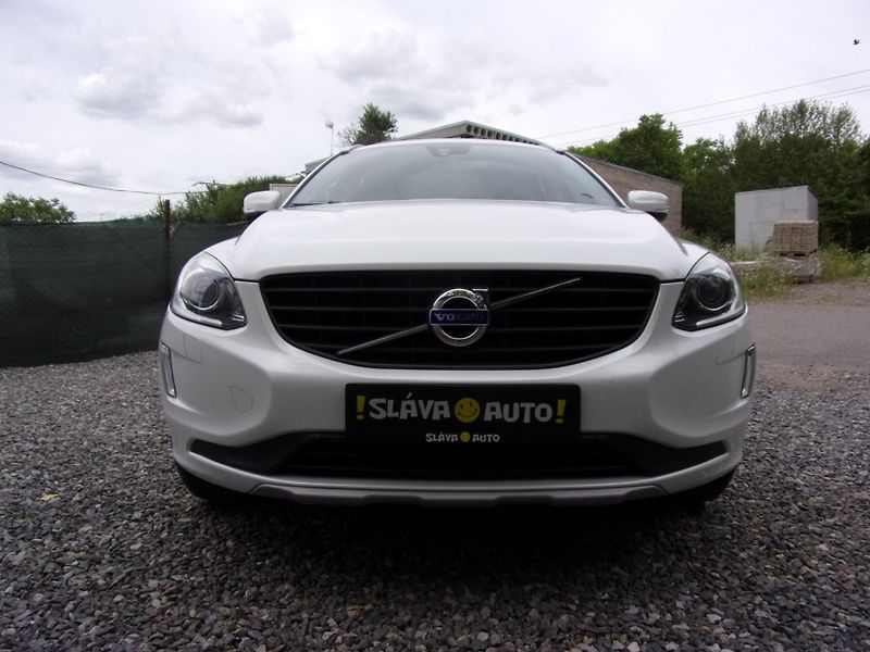 Volvo XC60 (2016) 2.0 D4 140kW OCEAN RACE KRÁSNÉ - fotka 2 z 27