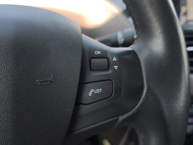 Peugeot 2008 (2015) ACTIVE 1.6 e-HDI 68kW, ČR, 1. - fotka 13 z 24