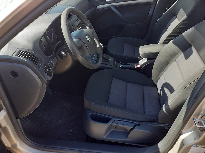 Škoda Octavia (2006) 1.9 TDi  1.MAJ.ČR - fotka 13 z 47