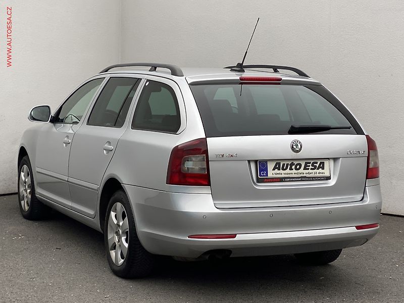Škoda Octavia (2008) 2.0TDi 4x4, Elegance, xenon - fotka 6 z 18