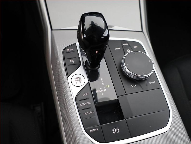 BMW Řada 3 (2021) 320 d xDrive - fotka 16 z 20