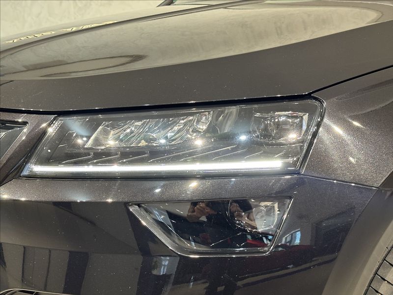 Škoda Karoq 1,5 TSi  DSG Sportline Kessy L - fotka 6 z 49