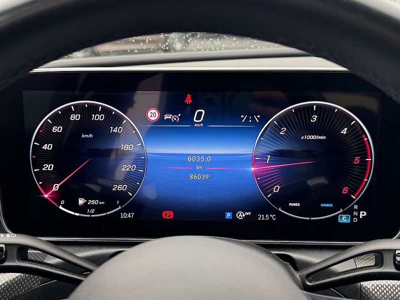 Mercedes-Benz Třídy C 220 d 4MATIC - fotka 18 z 35