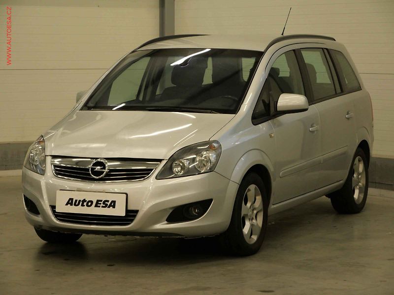 Opel Zafira (2012) 1.6i 7 míst, AC, park.asist - fotka 3 z 21