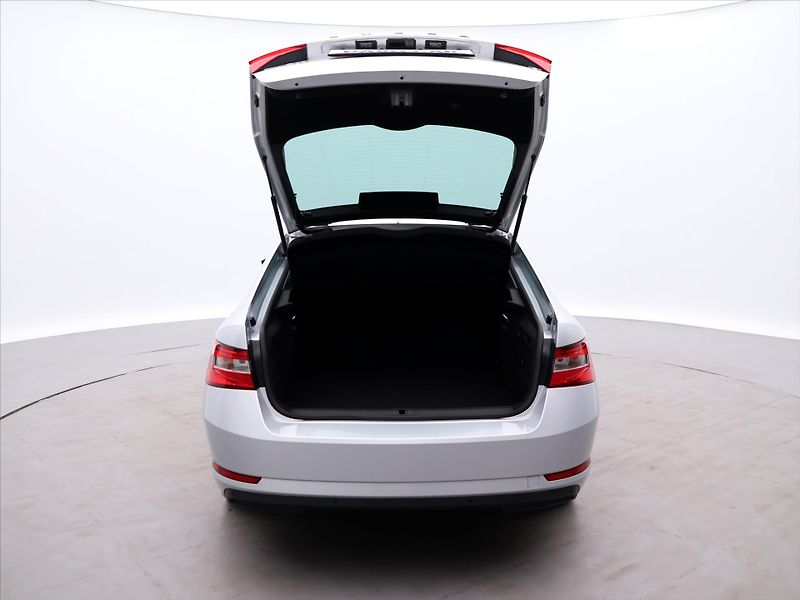 Škoda Superb iV 1,4 TSI 160kW Style DSG DPH - fotka 9 z 35