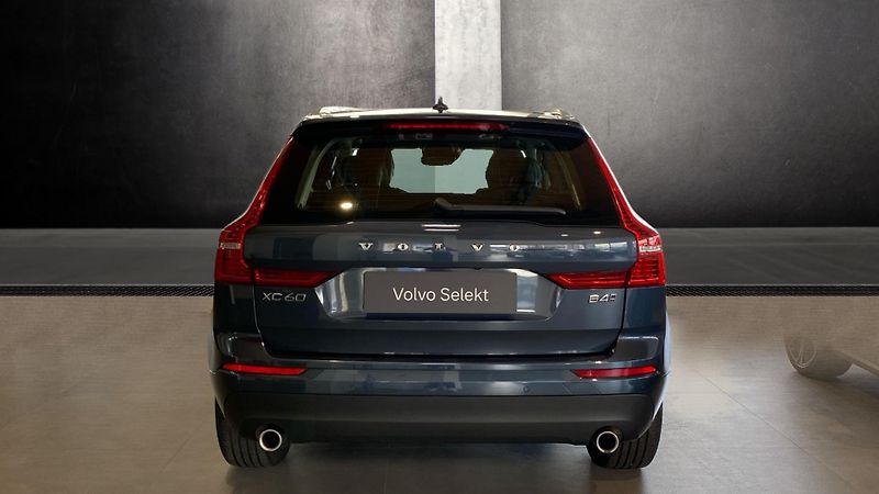 Volvo XC60 MOMENTUM PRO, B4 AWD, 145+10 k - fotka 5 z 26