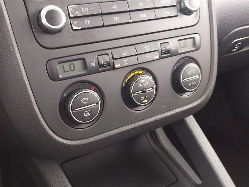Volkswagen Golf (2006) 1.6, Serv.kniha, po STK - fotka 13 z 16