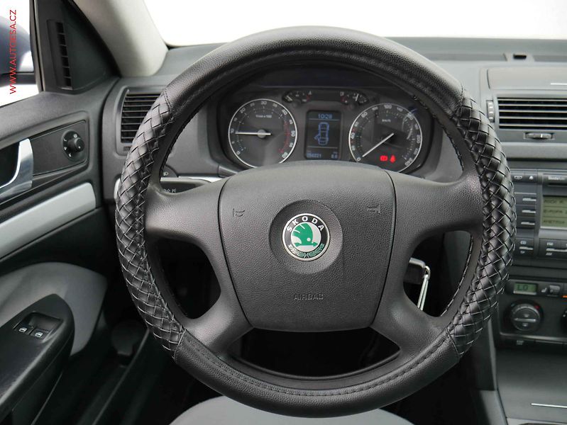 Škoda Octavia (2006) 2.0TDi, AC, park.čidla - fotka 12 z 14