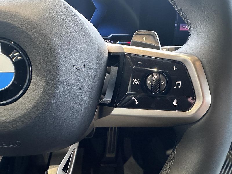 BMW Řada 5 520d xDrive Touring M-Sport - fotka 16 z 29
