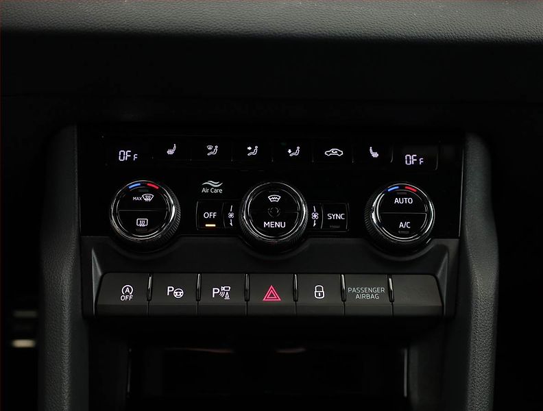 Škoda Karoq (2025) 2.0 TDI, Sportline - fotka 12 z 21