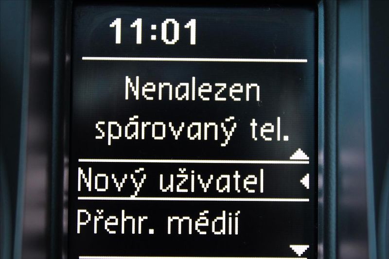 Volkswagen Golf 2,0 TDI  TAŽNÉ,SERVIS,MATCH - fotka 17 z 38