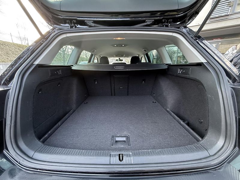 Volkswagen Golf Variant (2017) - fotka 11 z 13