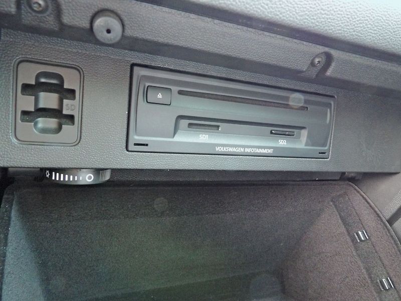 Volkswagen Passat 2.0TDI Comfort Adaptiv Navi - fotka 26 z 33