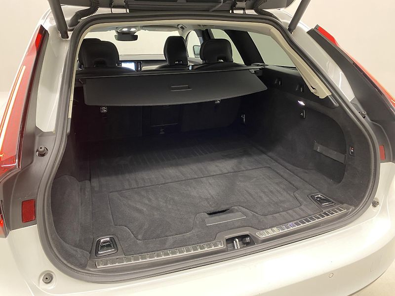Volvo V90 T6 AWD RECHARGE DARK PLUS - fotka 6 z 60