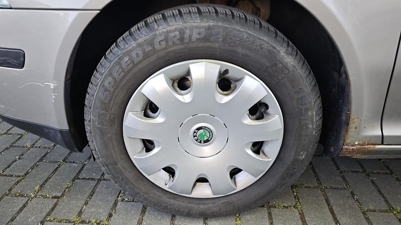 Škoda Octavia (2007) 1,6 benzín kombi - fotka 18 z 36