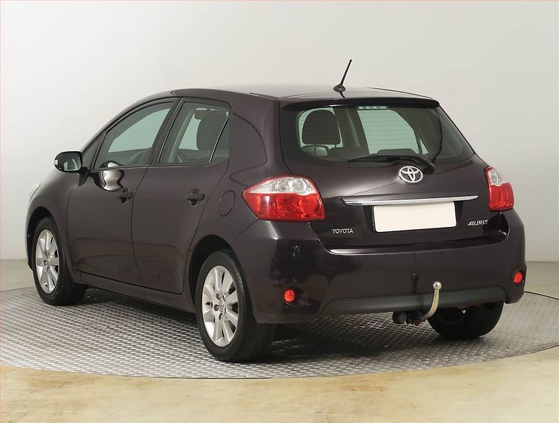 Toyota Auris (2010) 1.6 Valvematic - fotka 4 z 18