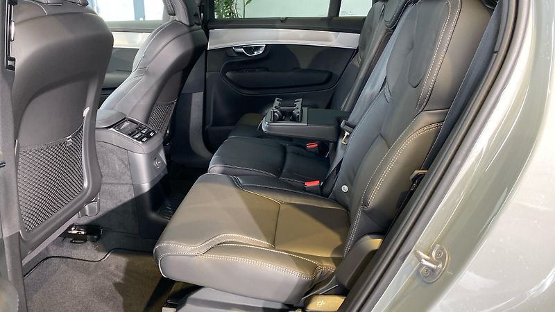 Volvo XC90 (2026) PLUS BLACK EDITION, T8 AWD, 22 - fotka 11 z 14