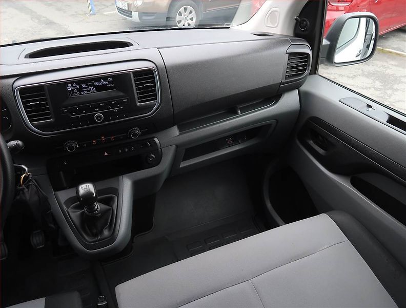Peugeot Expert (2018) 1.6 BlueHDi, Bus, 6Míst, ČR - fotka 8 z 16