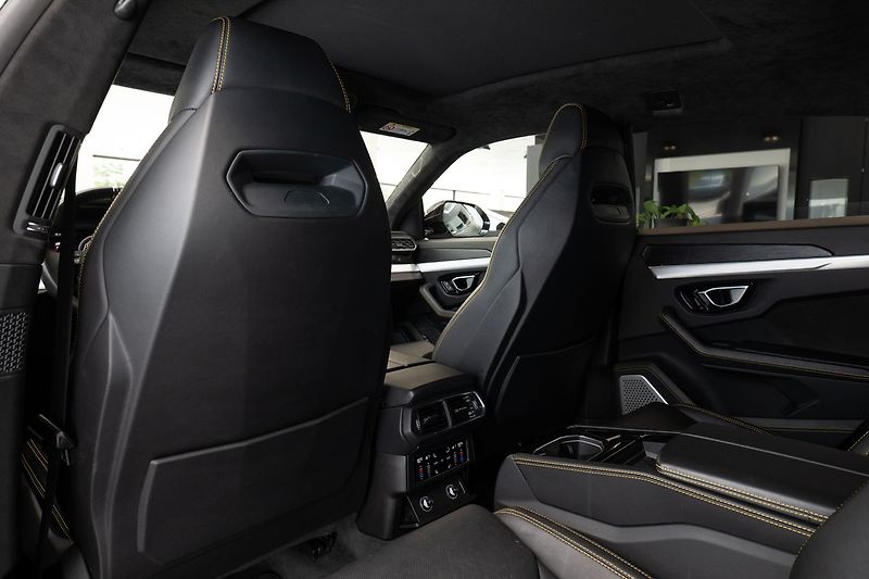 Lamborghini Urus 23/B&O 3D/Pano/Full ADAS/DAB+ - fotka 10 z 24