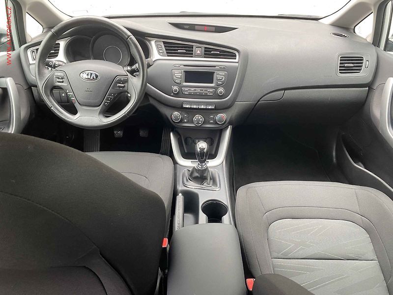 Kia Ceed (2016) 1.4 16V, Edition, výhřev sed - fotka 8 z 16