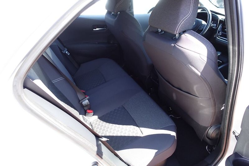 Toyota Corolla 1,8HSD Cofort Tech - fotka 13 z 32