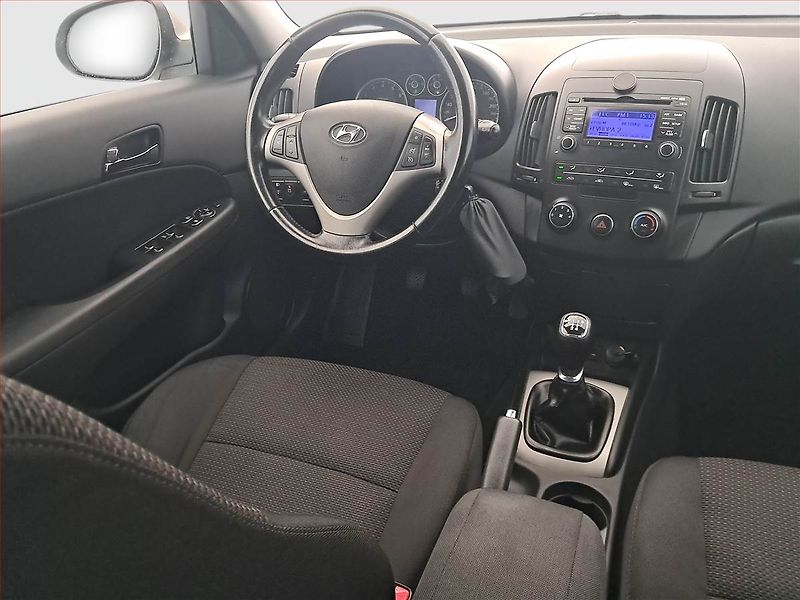 Hyundai i30 (2011) 1.4 CVVT, LPG, po STK, Tažné - fotka 7 z 16
