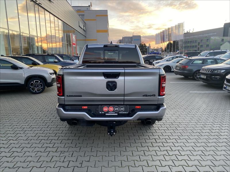 Dodge RAM (2025) 3,0 R6 LPG R6 Laramie Night - fotka 4 z 24