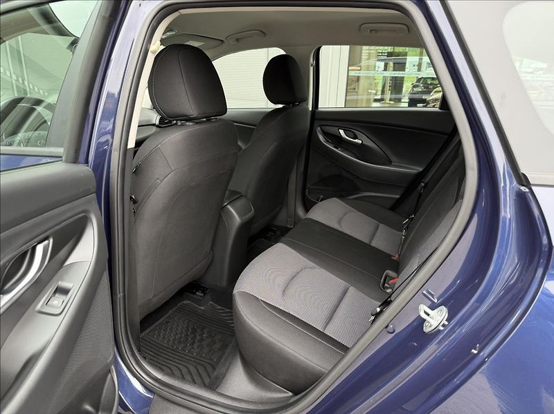Hyundai i30 1,5 i  WG Comfort Alu 16 - fotka 11 z 25