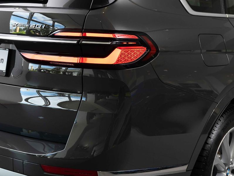 BMW X7 xDrive40i - fotka 10 z 25