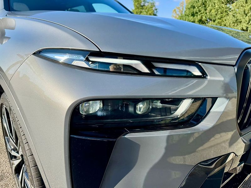 BMW X7 40xd Masáže N.náprava N.topení - fotka 16 z 28