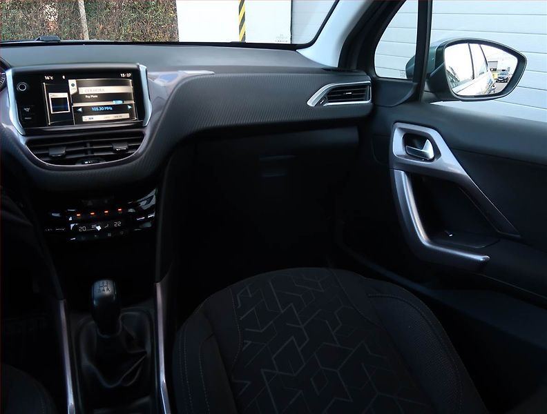 Peugeot 2008 (2014) 1.2 PureTech, Tempomat - fotka 8 z 16