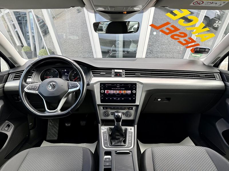 Volkswagen Passat 2,0TDI R-Line Design Navi - fotka 24 z 43