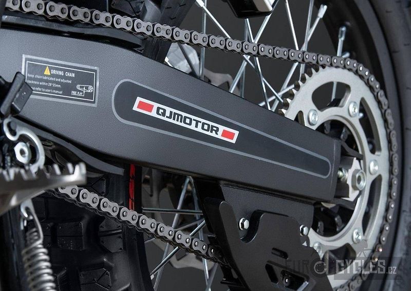 QJ Motor (2026) COV 125 Super Motard - Skladem - fotka 6 z 18