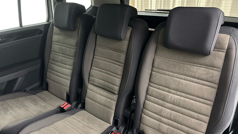 Volkswagen Touran 2.0 TDI DSG Highline - fotka 16 z 26