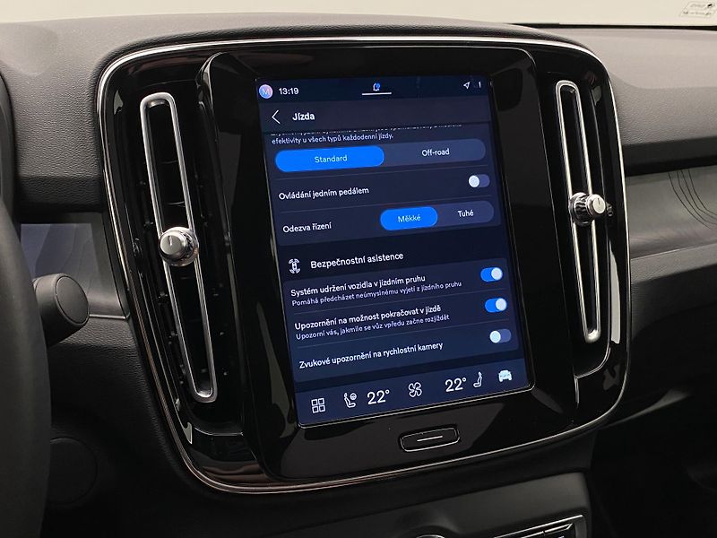 Volvo C40 PURE ELECTRIC RECHARGE PLUS - fotka 47 z 57