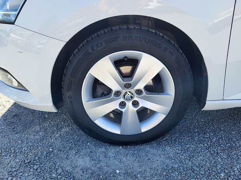 Škoda Fabia 1.0 TSI 70kW Combi TOUR *ČR - fotka 31 z 43