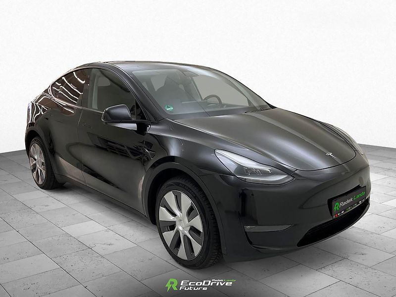 Tesla Model Y (2023) Berlín – 79 kWh – 35 883 km - fotka 2 z 12
