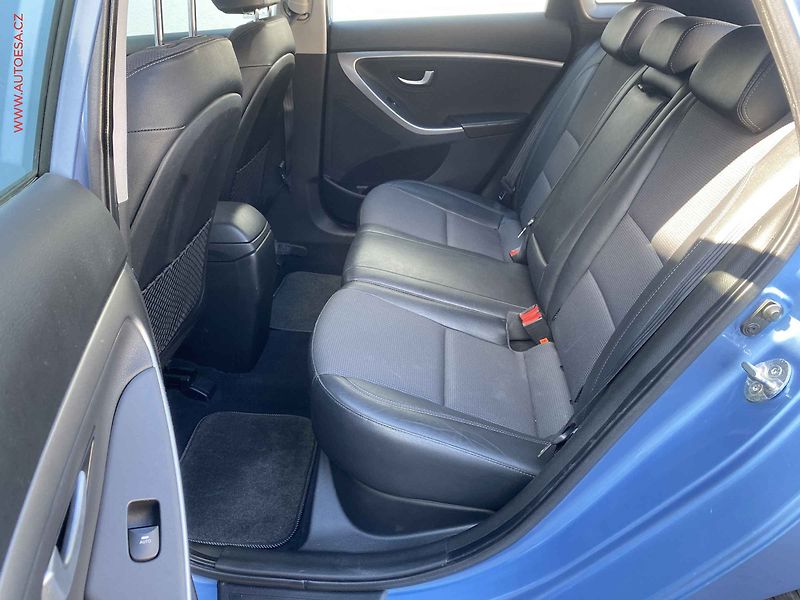 Hyundai i30 (2012) 1.6GDi, ČR, servis.kniha - fotka 10 z 16