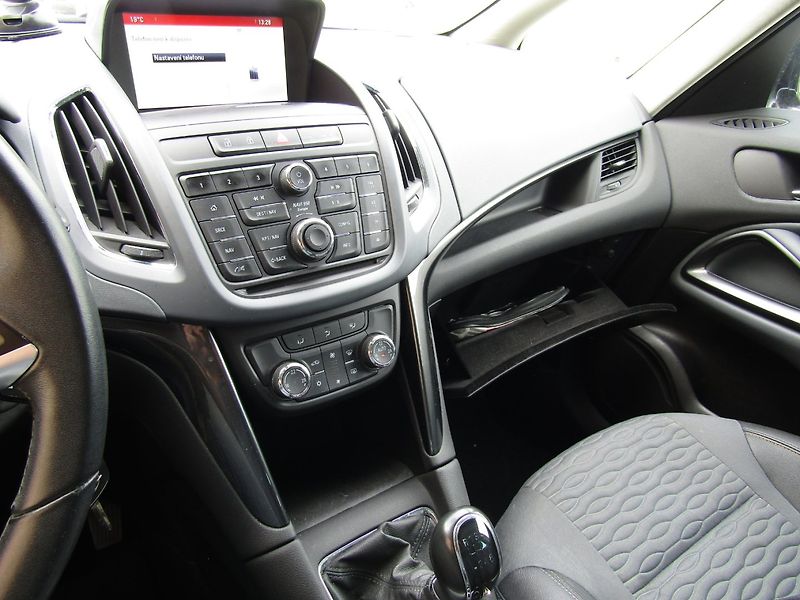 Opel Zafira (2015) 2.0 CDTi ÚPLNÁ SERVISNÍ HISTOR - fotka 39 z 48